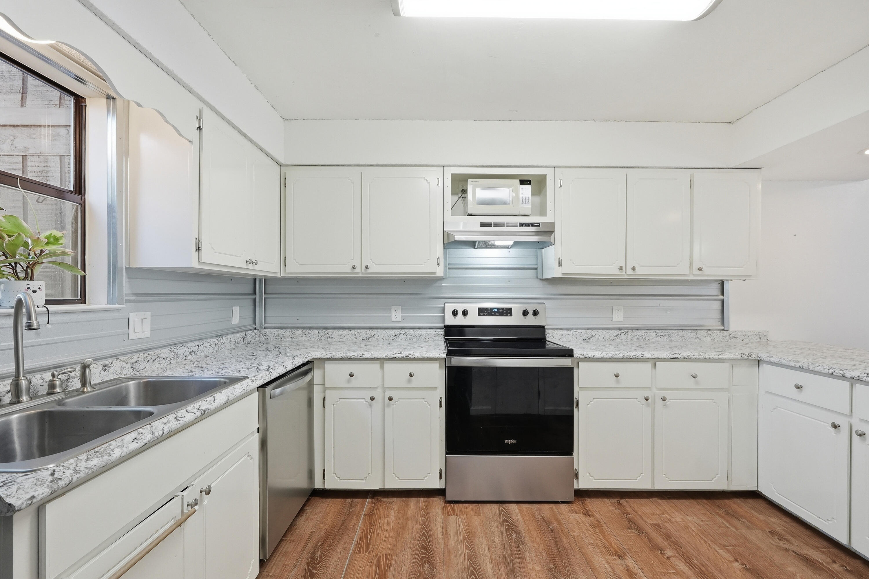 32 7Th Avenue 129