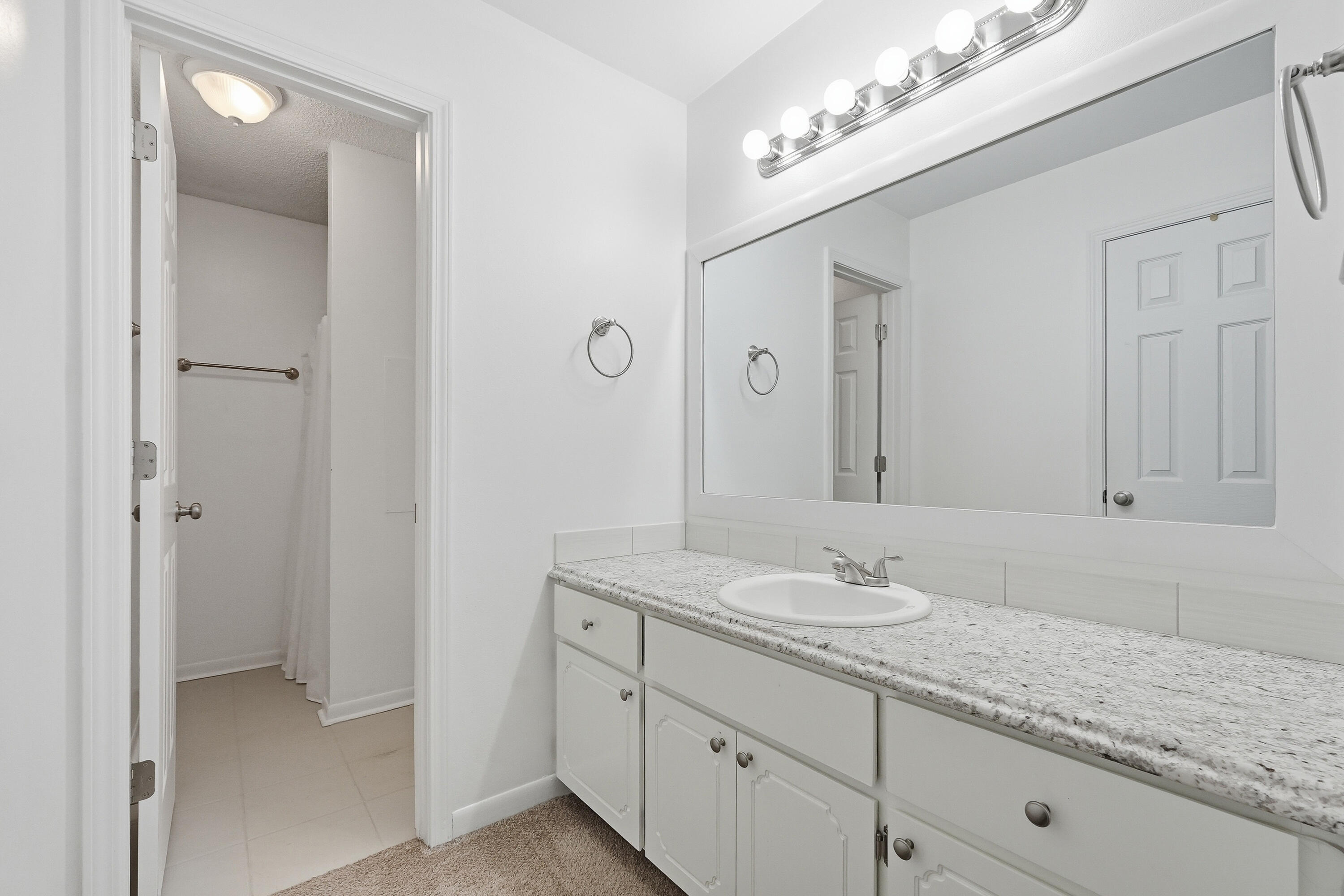 32 7Th Avenue 129
