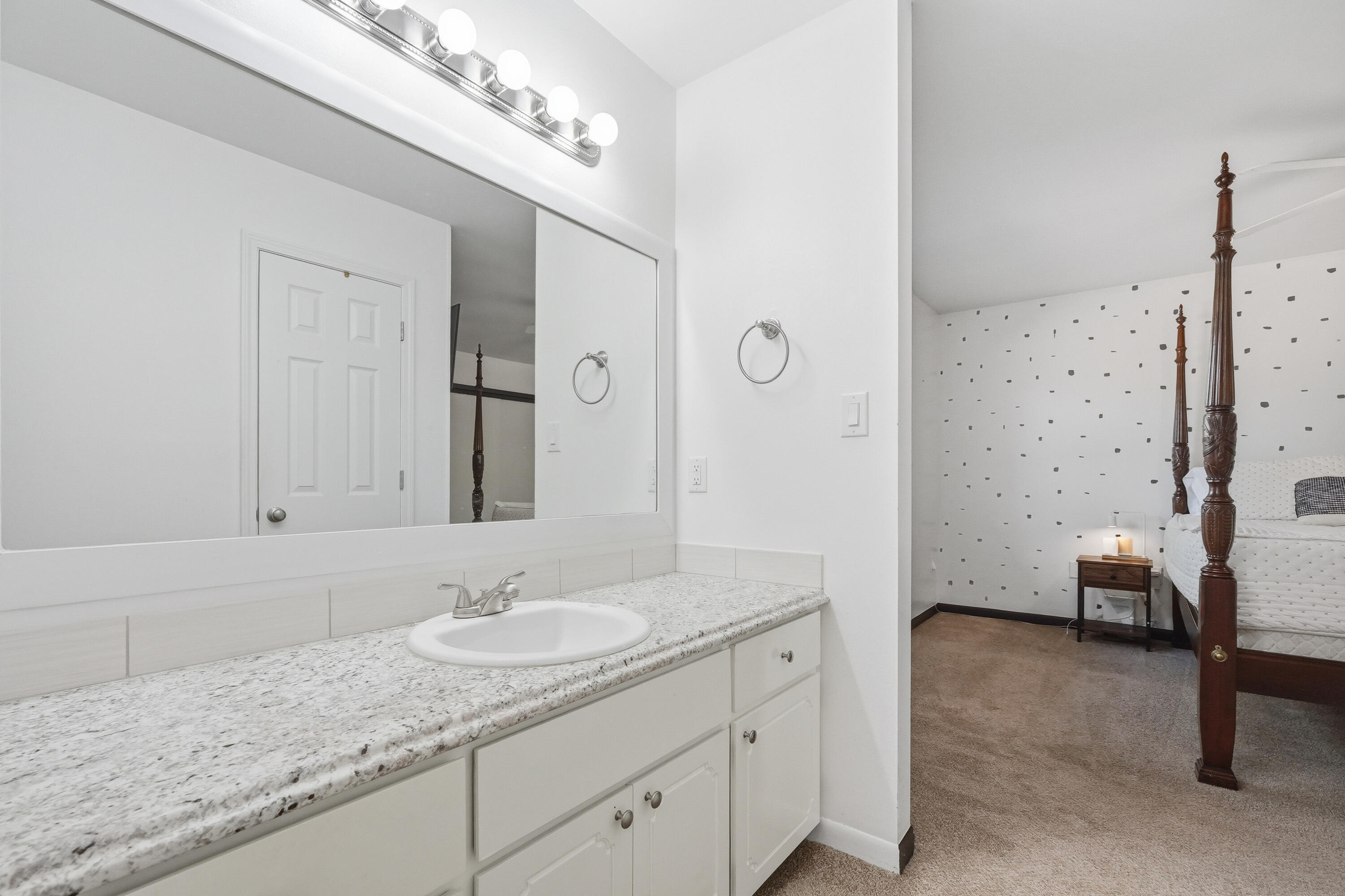 32 7Th Avenue 129
