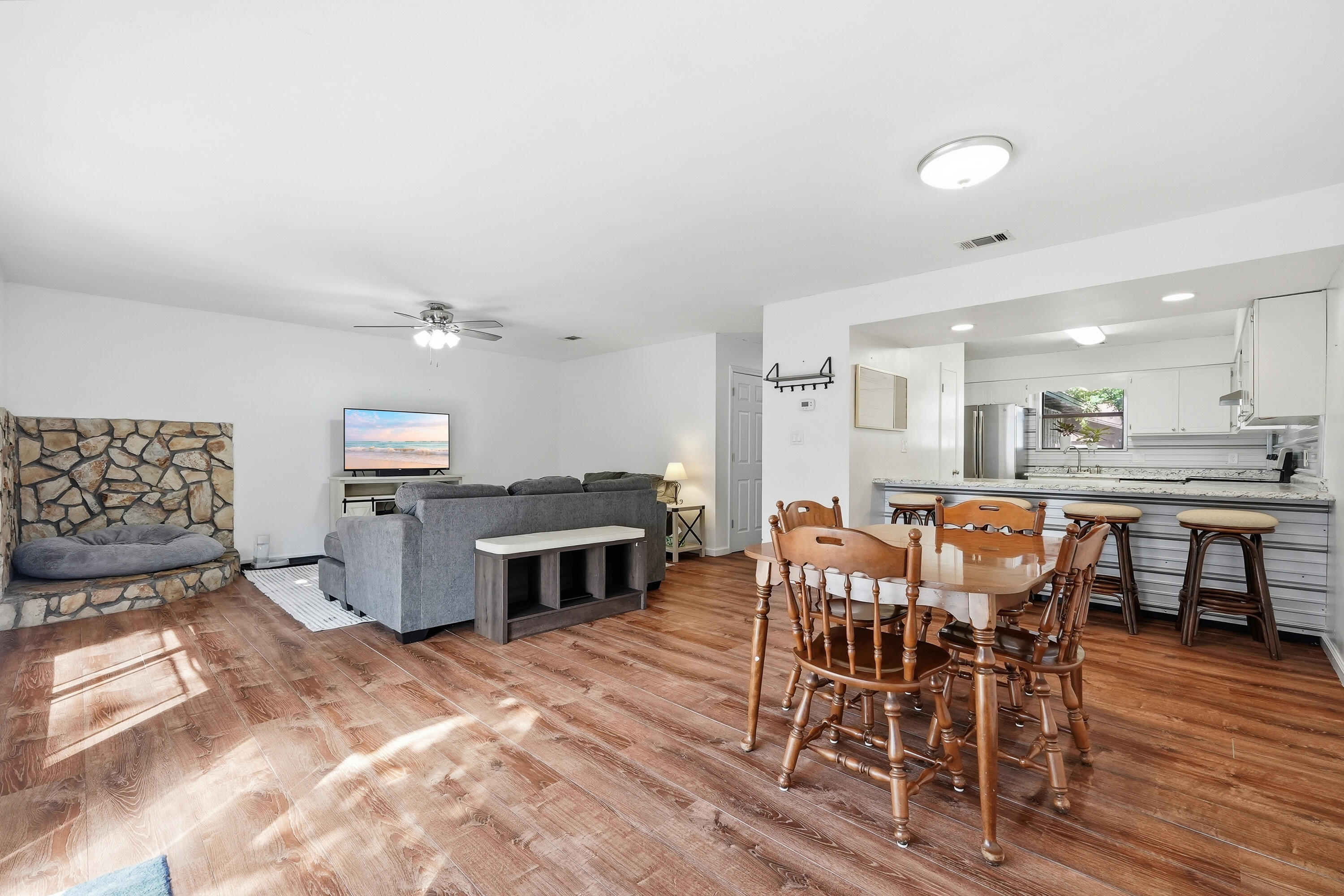 32 7Th Avenue 129