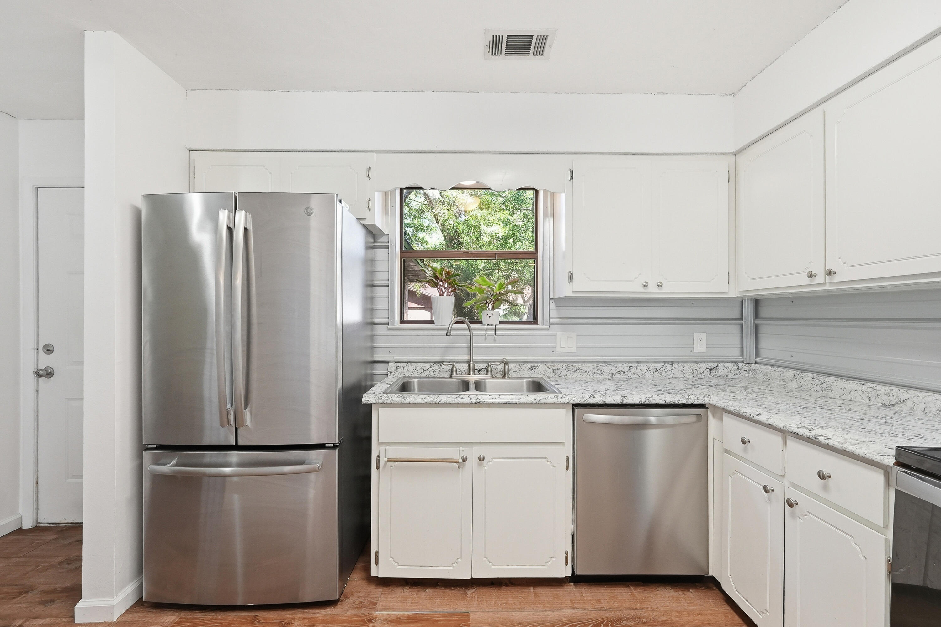 32 7Th Avenue 129