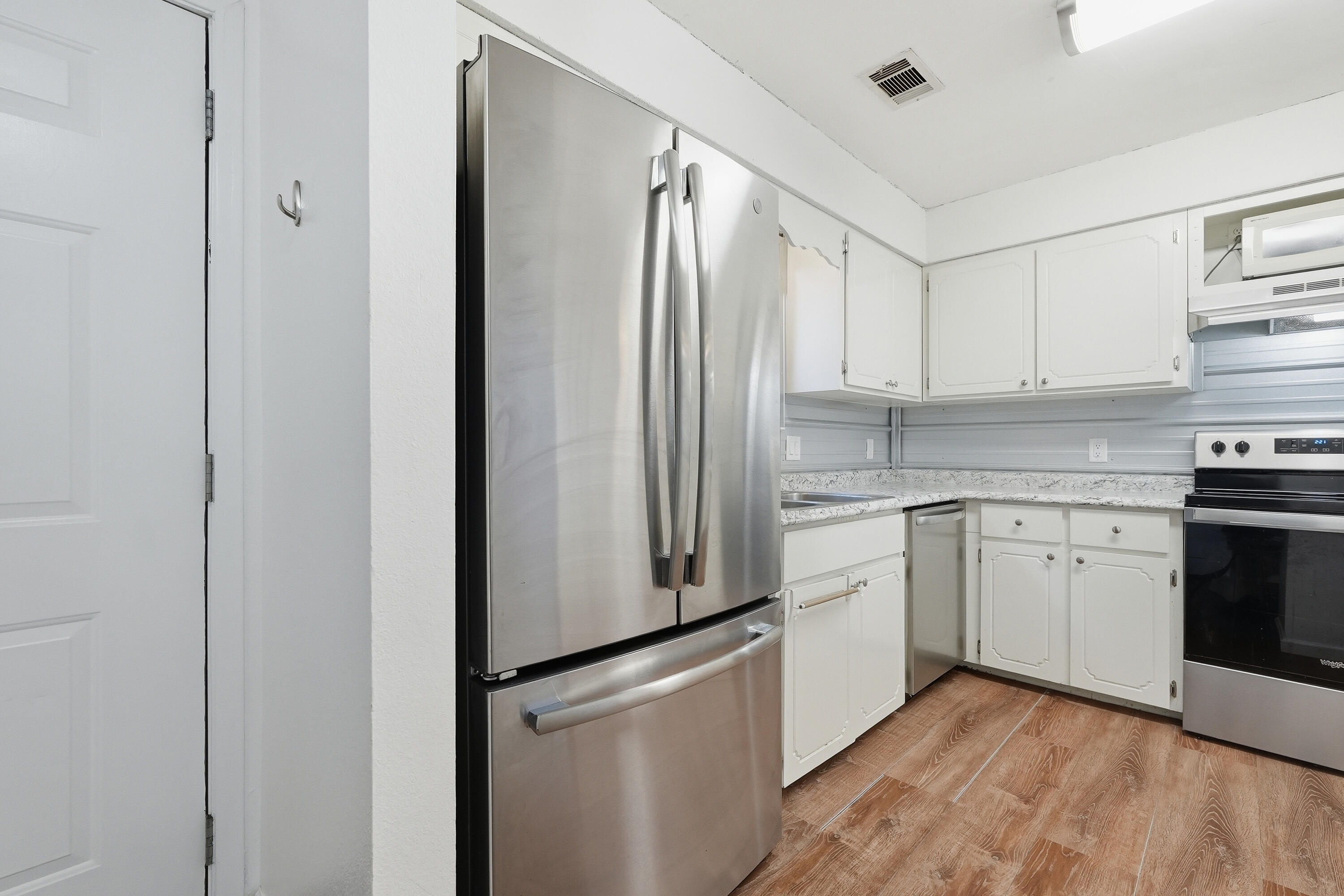 32 7Th Avenue 129