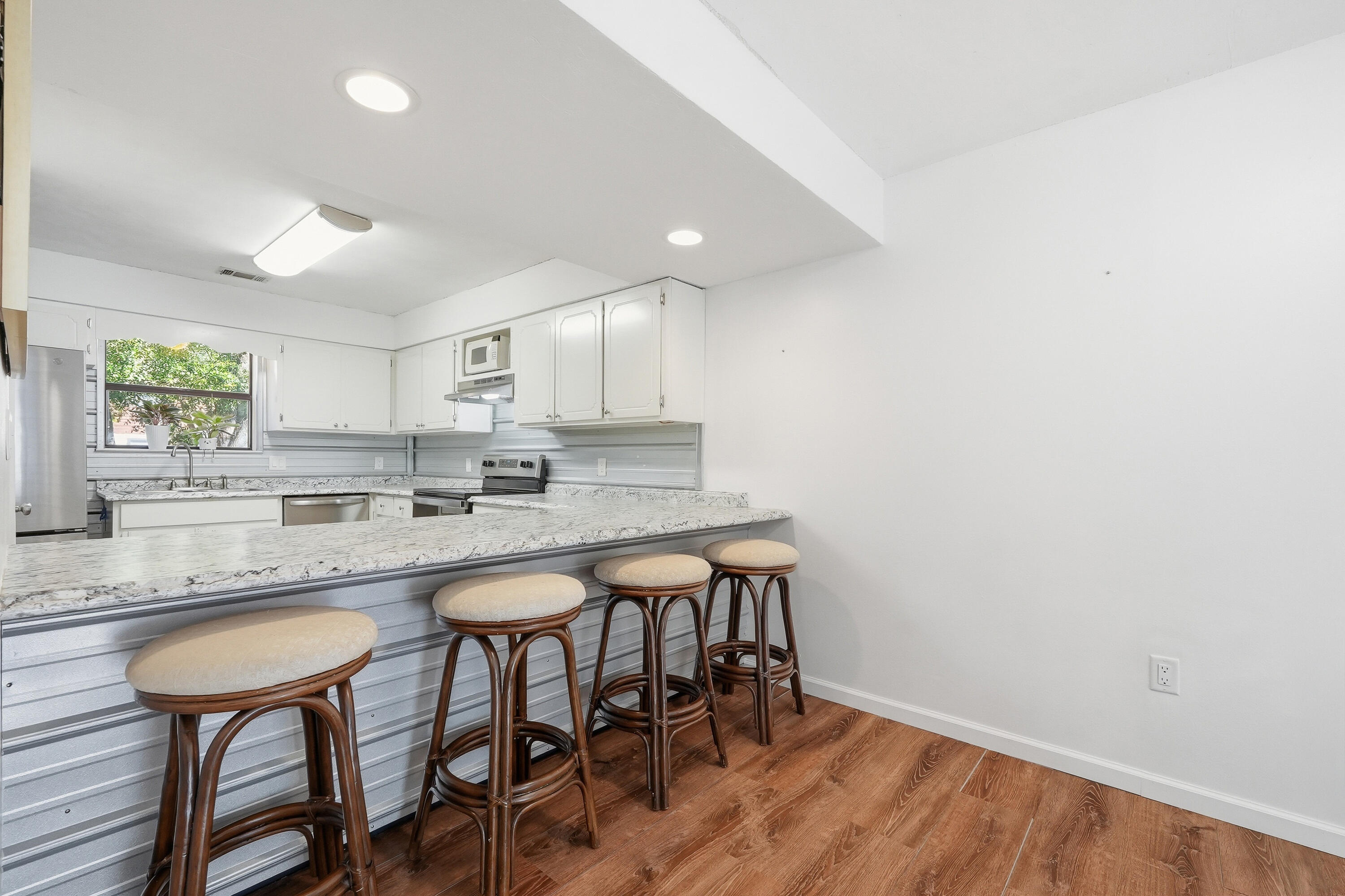 32 7Th Avenue 129