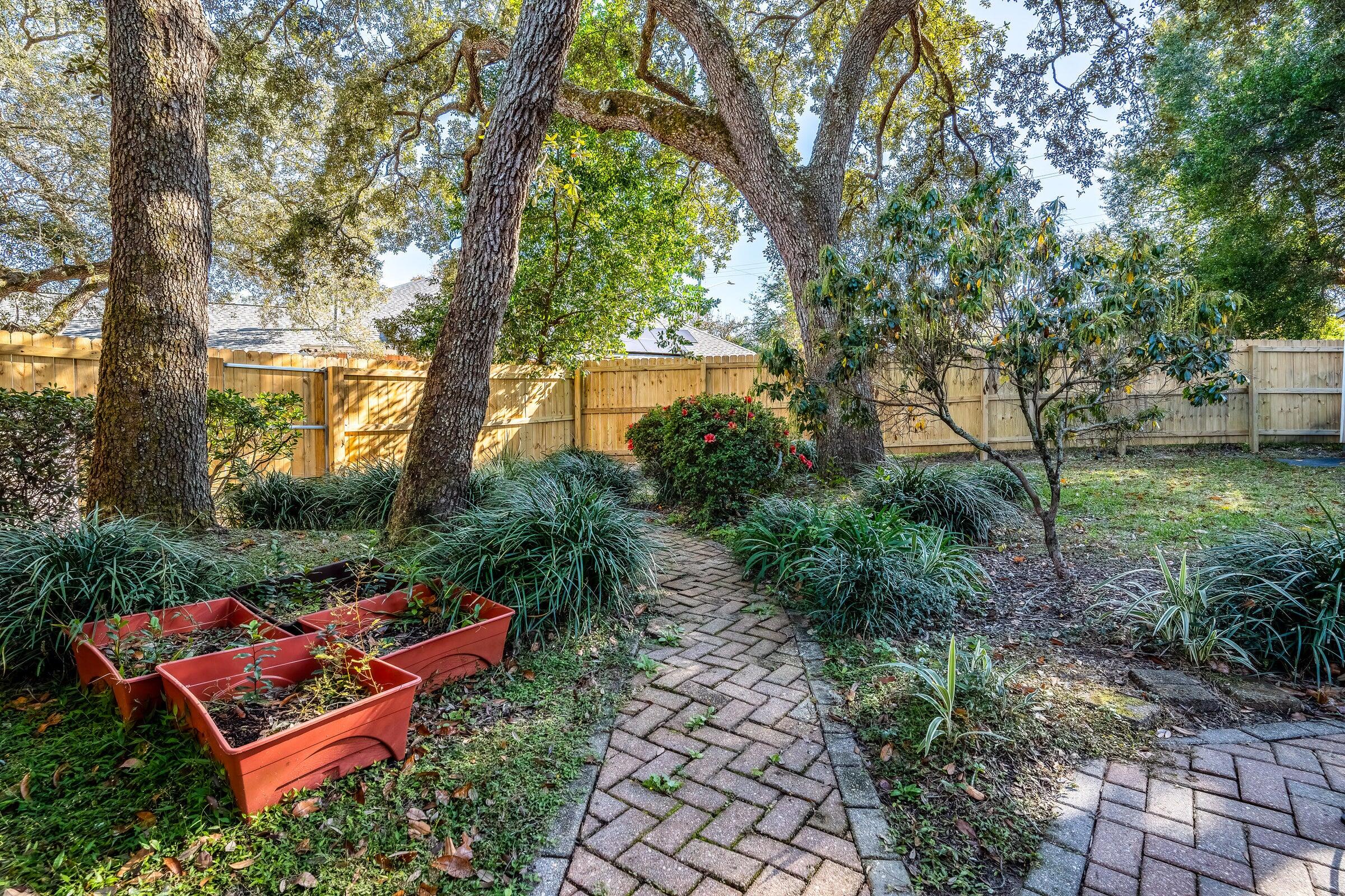 256 NW Ventura Circle