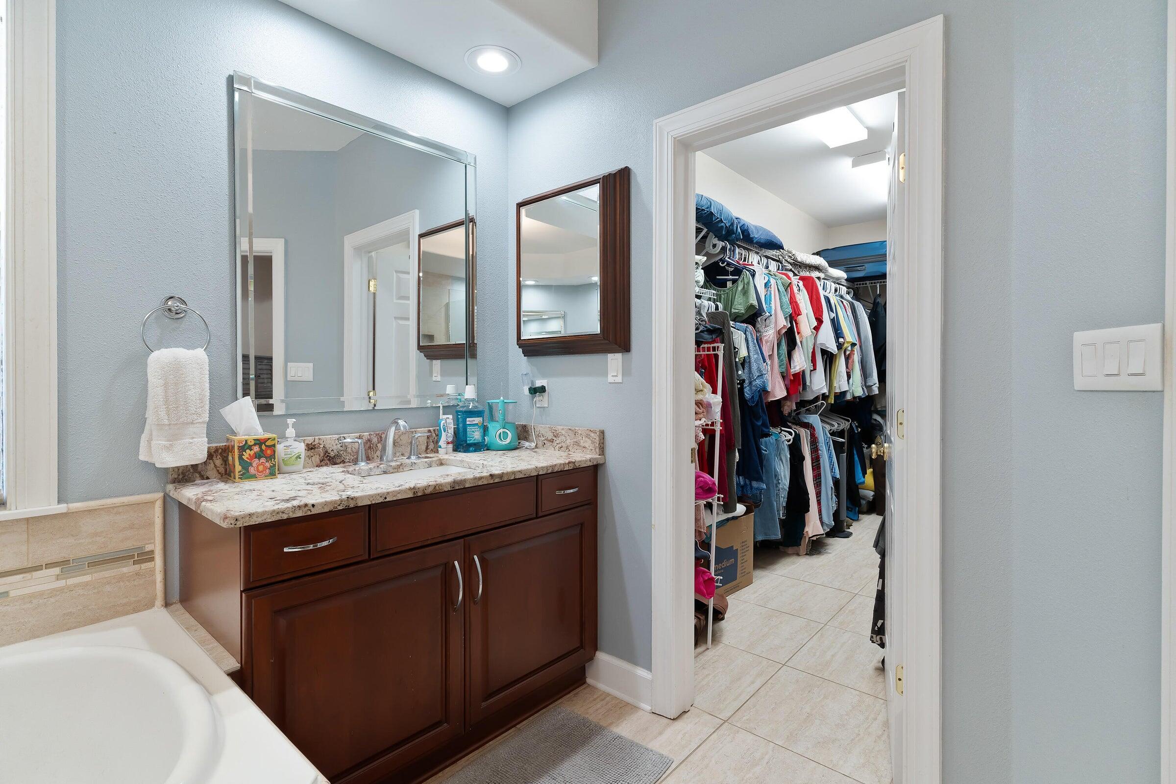 256 NW Ventura Circle