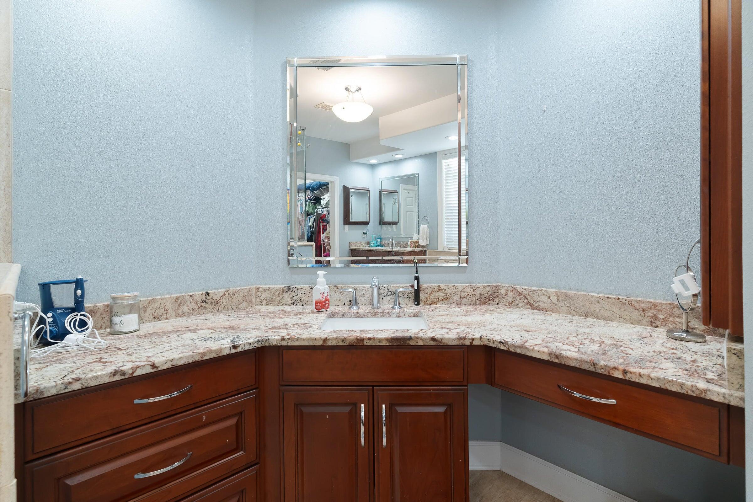 256 NW Ventura Circle