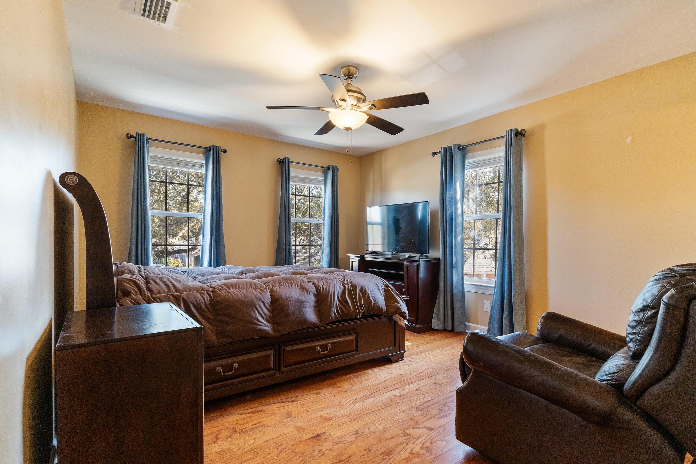 256 NW Ventura Circle