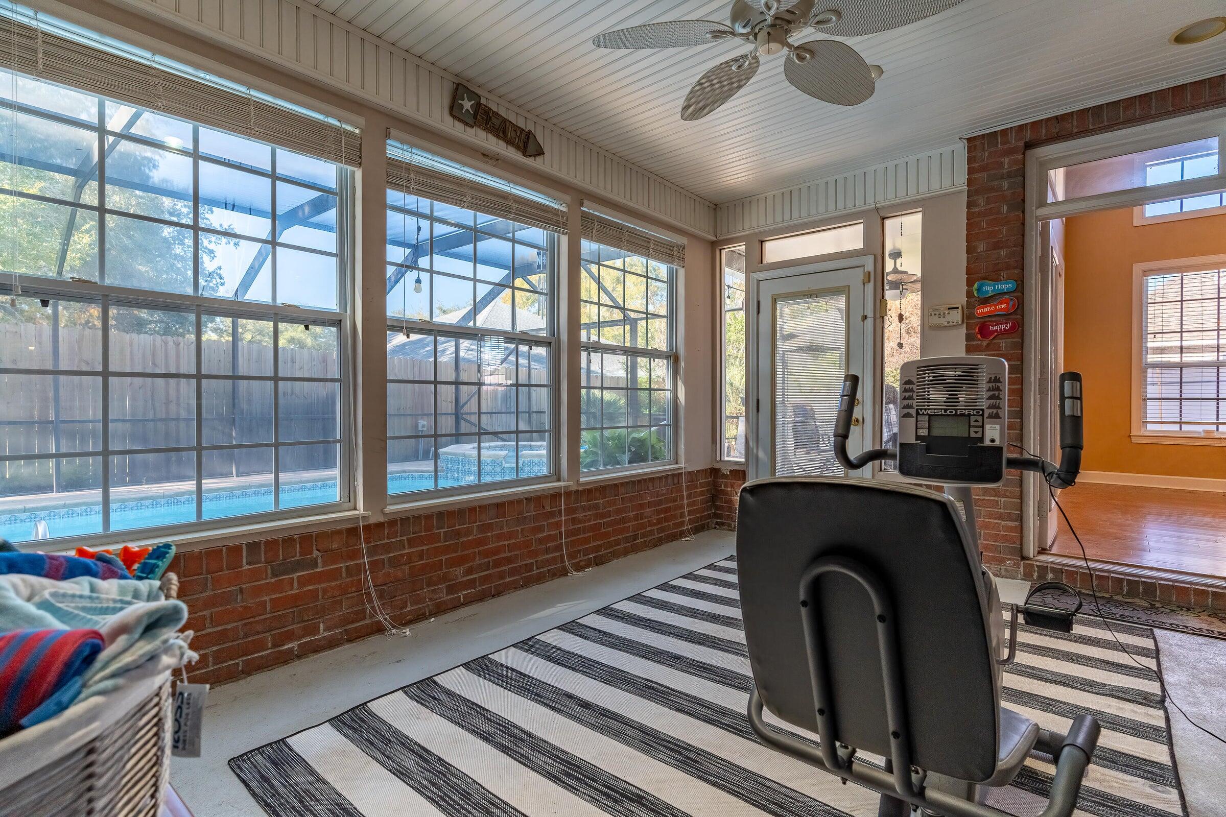 256 NW Ventura Circle