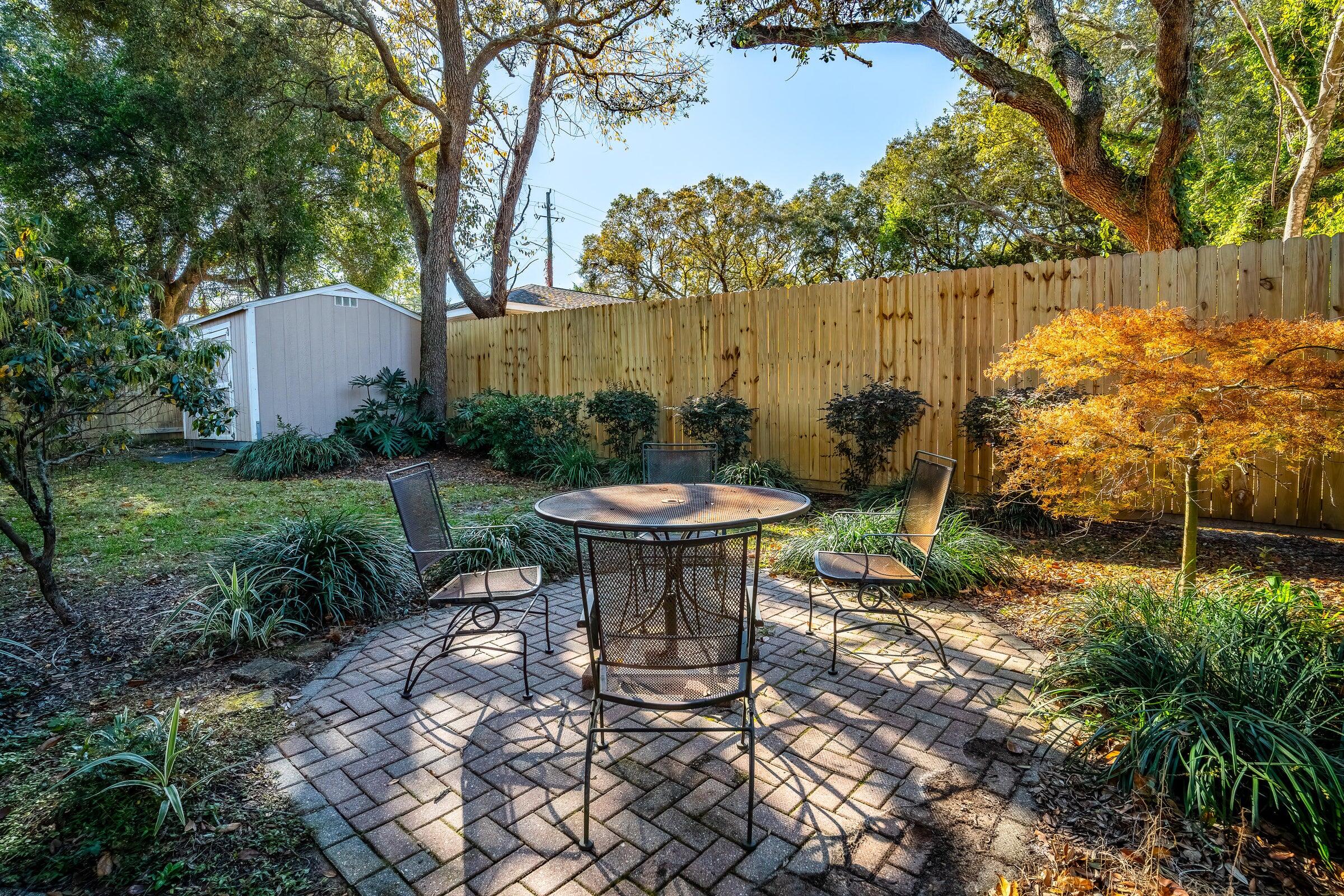 256 NW Ventura Circle