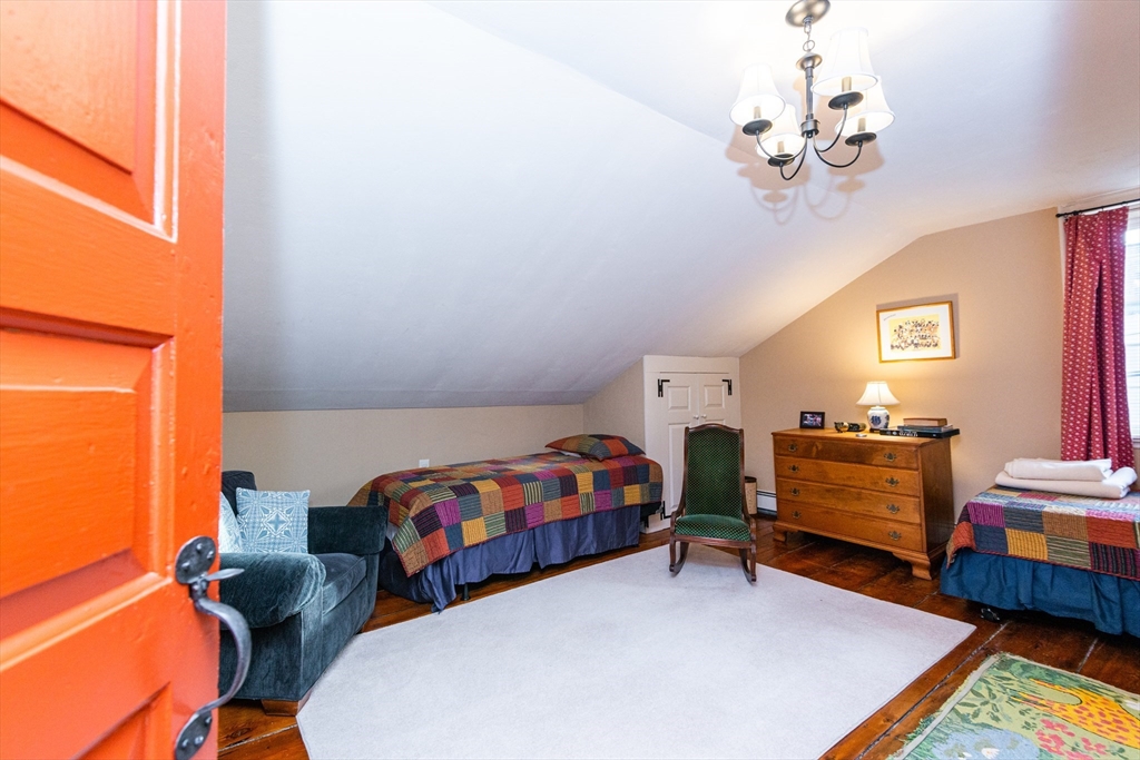 10 County St