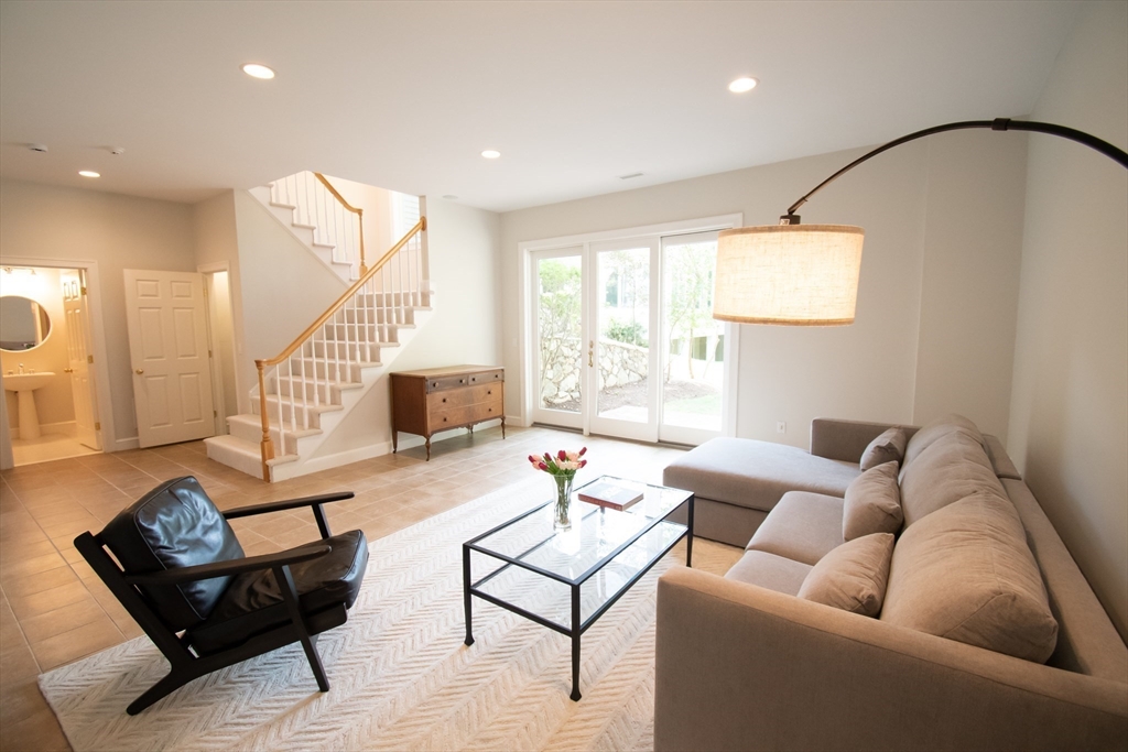 32 Choate Ln