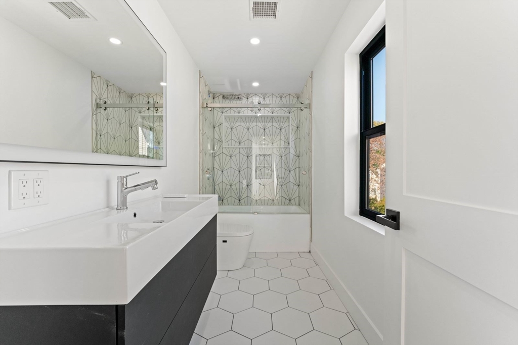 3 Brook Street # B
