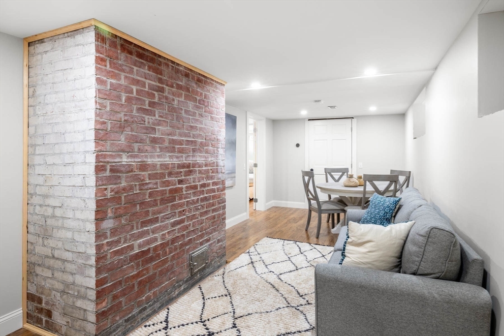 5 Pinetree Lane