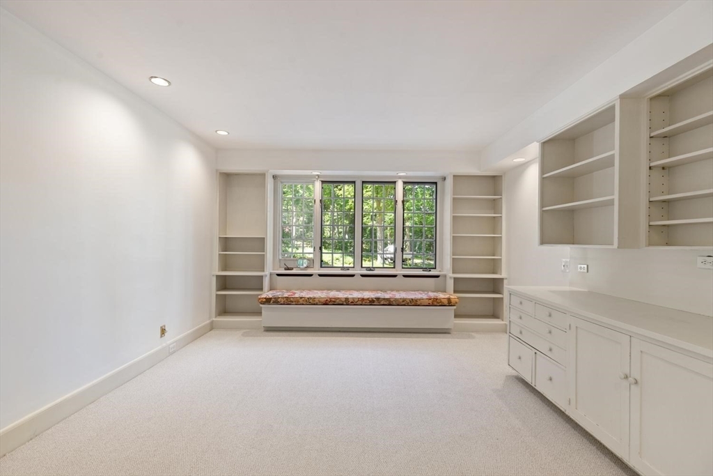 69 Dolliver Neck Rd
