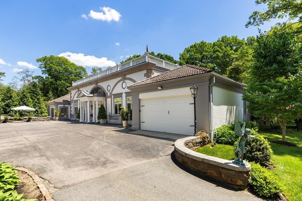 20 Woodholm Rd