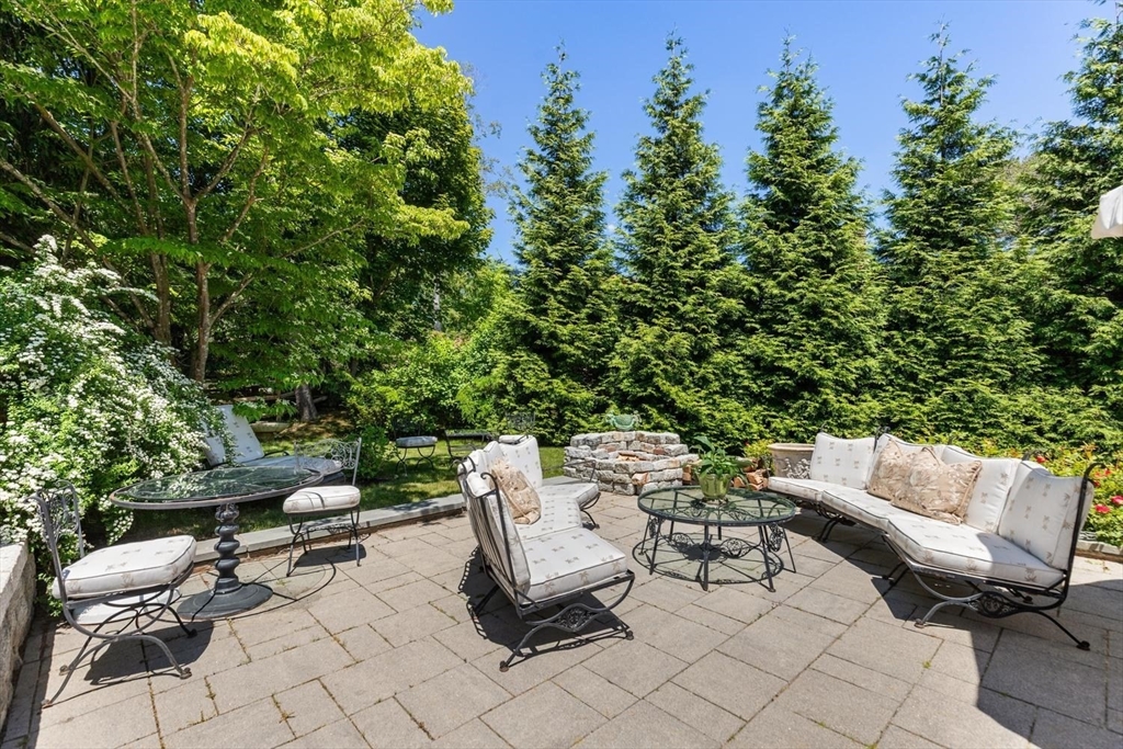 20 Woodholm Rd