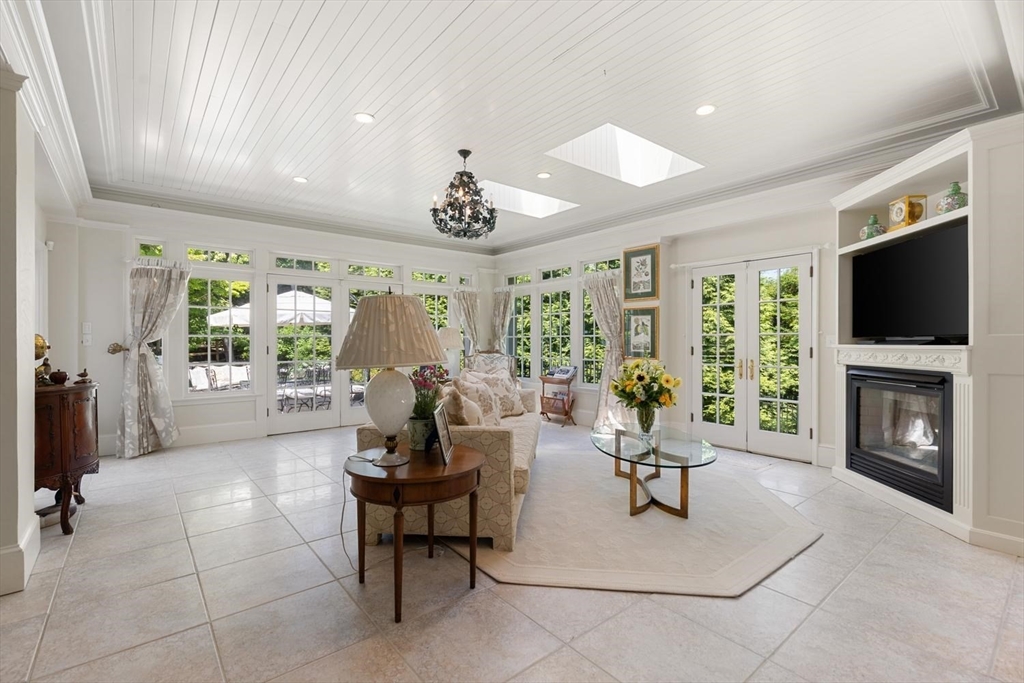 20 Woodholm Rd