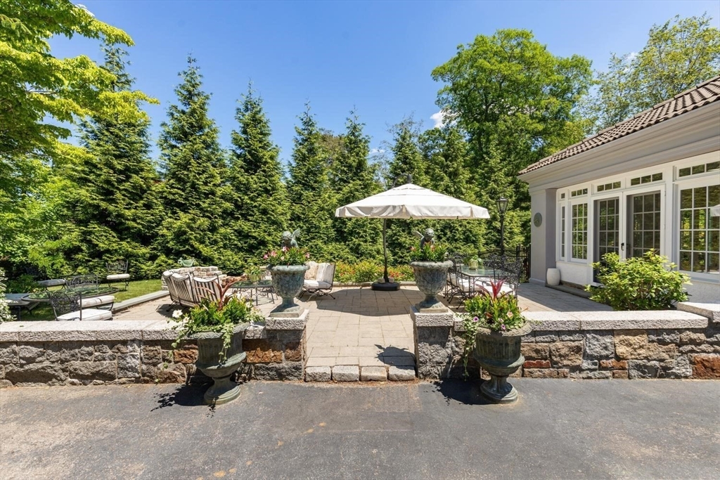 20 Woodholm Rd