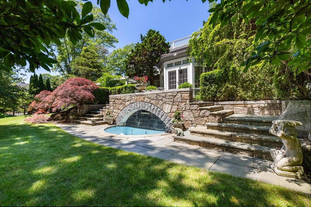 20 Woodholm Rd
