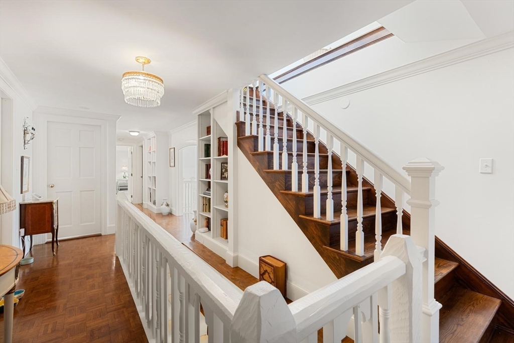 20 Woodholm Rd