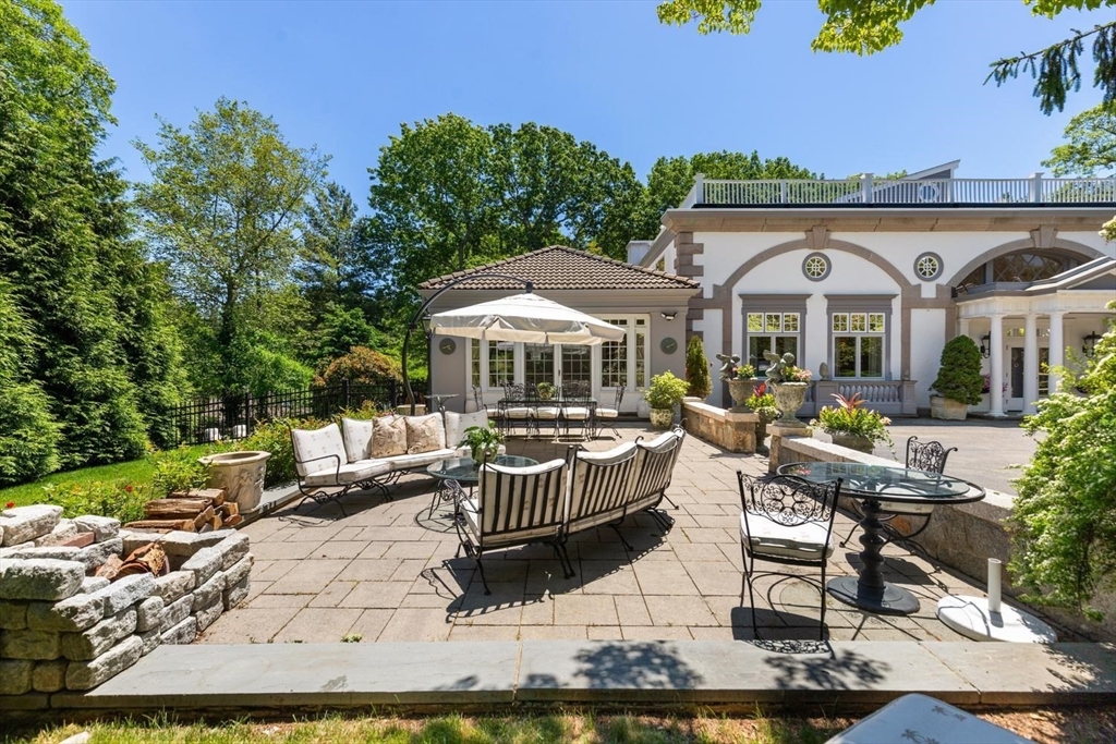 20 Woodholm Rd