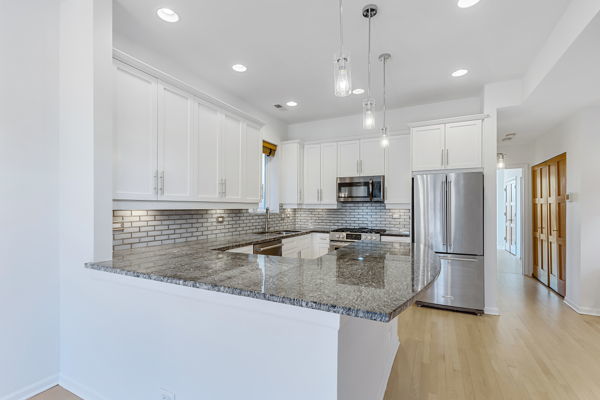 2654 N Racine Avenue Unit: 3