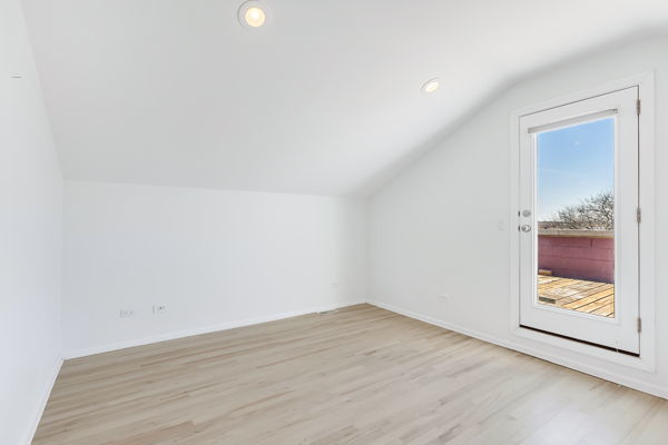 2654 N Racine Avenue Unit: 3