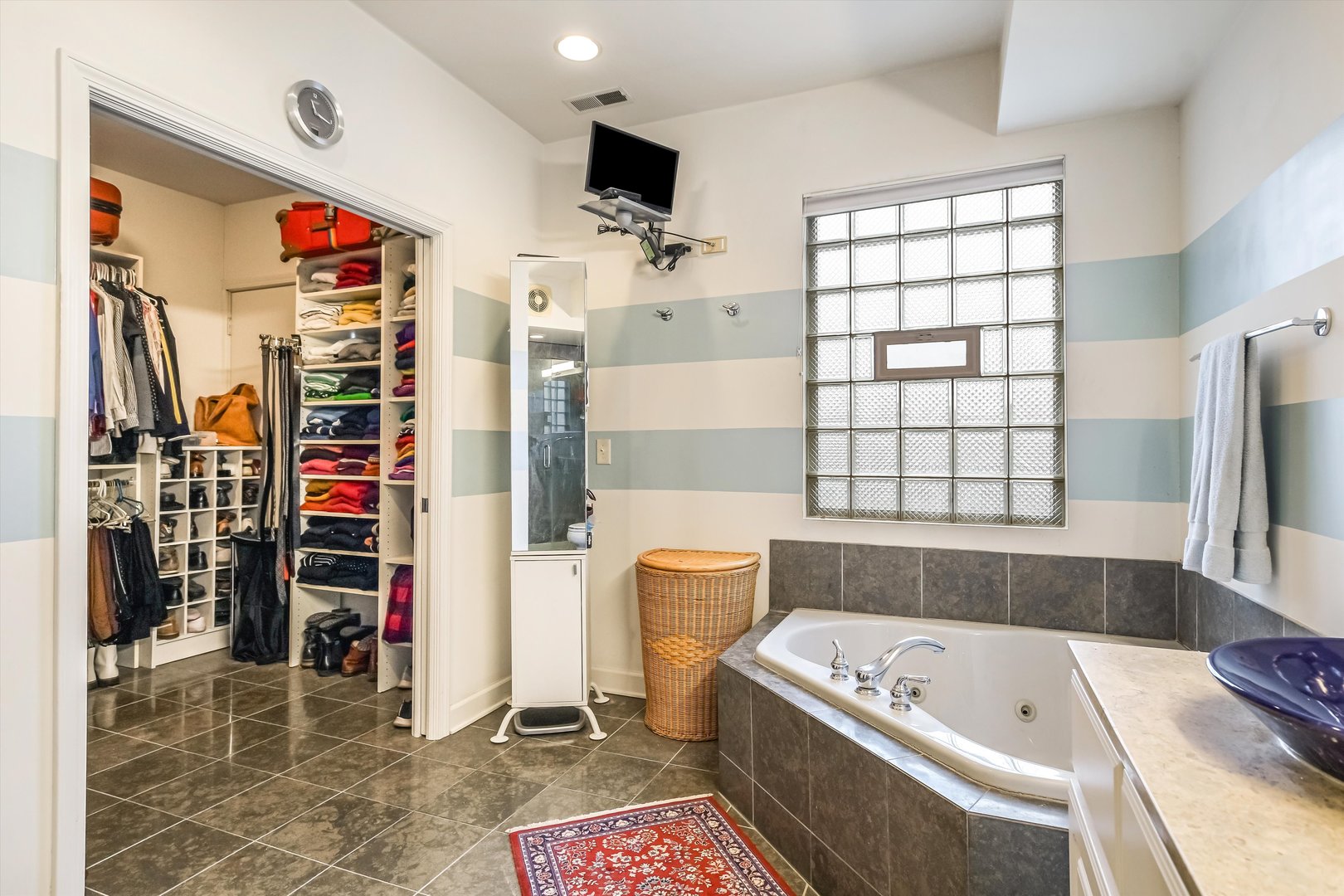 26 E 14th Place Unit: 6W