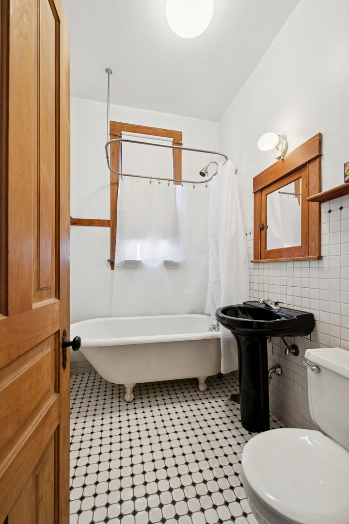 1329 W Nelson Street