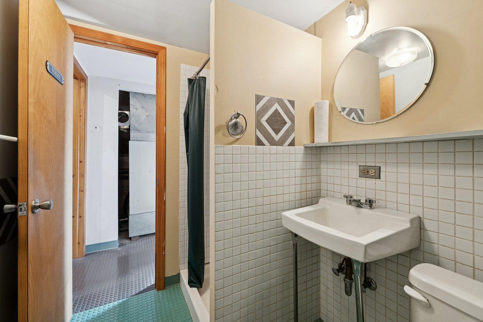 1329 W Nelson Street