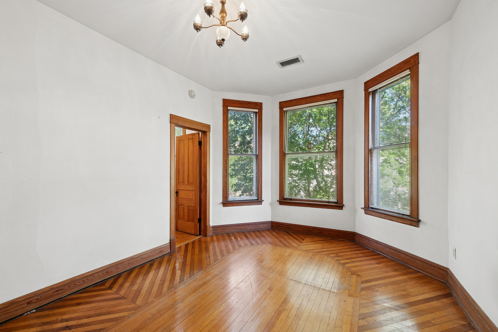 1329 W Nelson Street