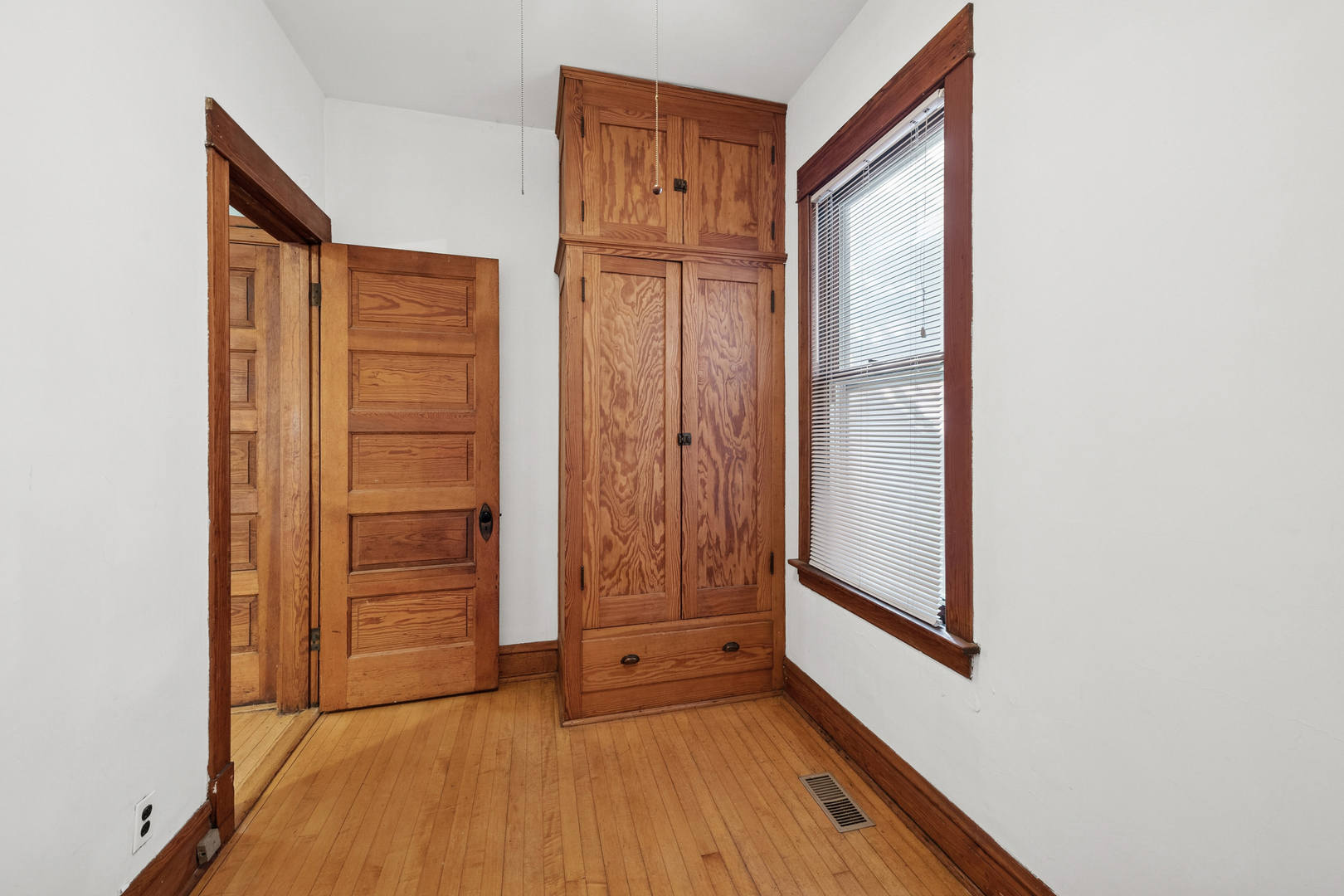 1329 W Nelson Street