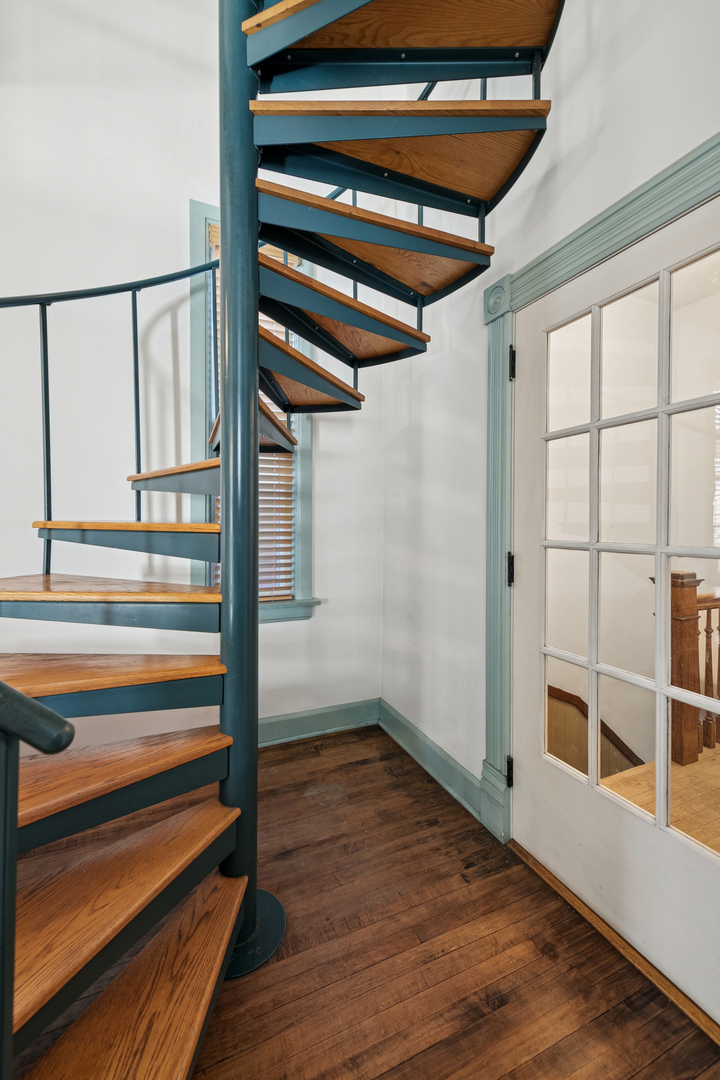 1329 W Nelson Street