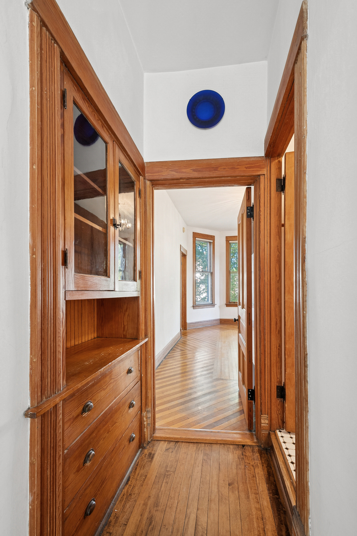 1329 W Nelson Street