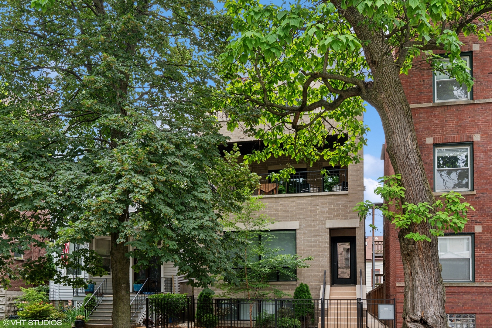 2121 W Addison Street Unit: 3