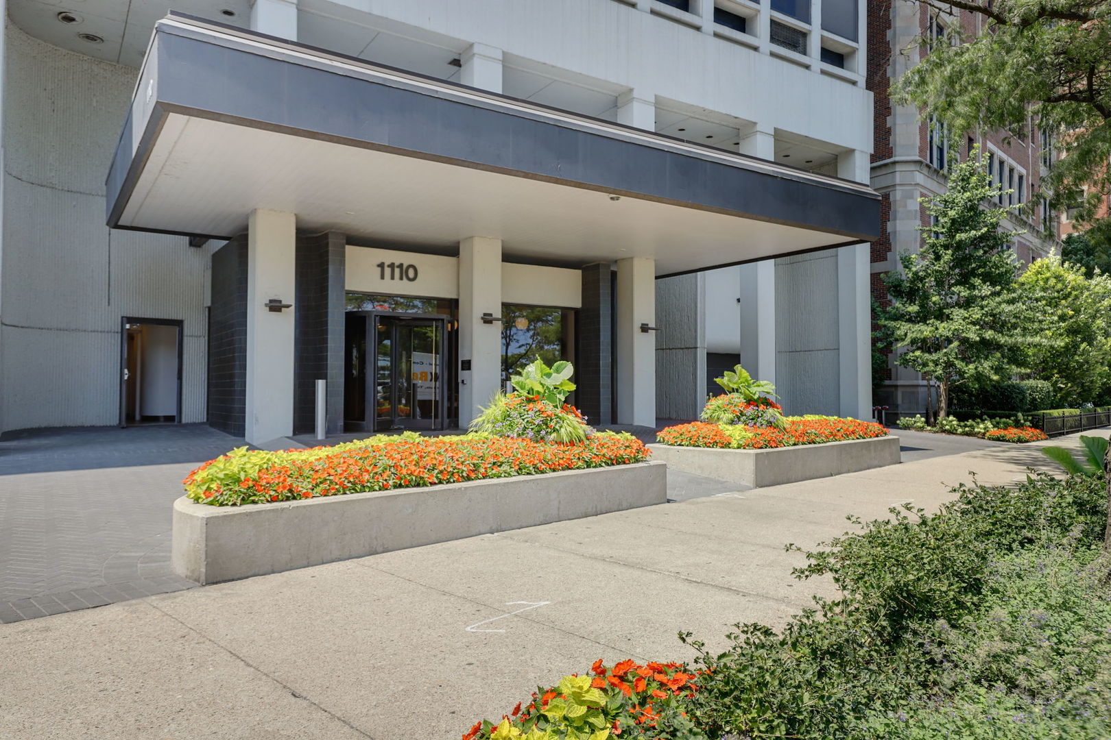 1110 N Lake Shore Drive Unit: 27S