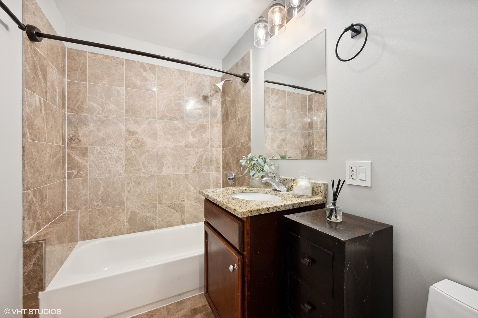 1253 W Roscoe Street Unit: 1