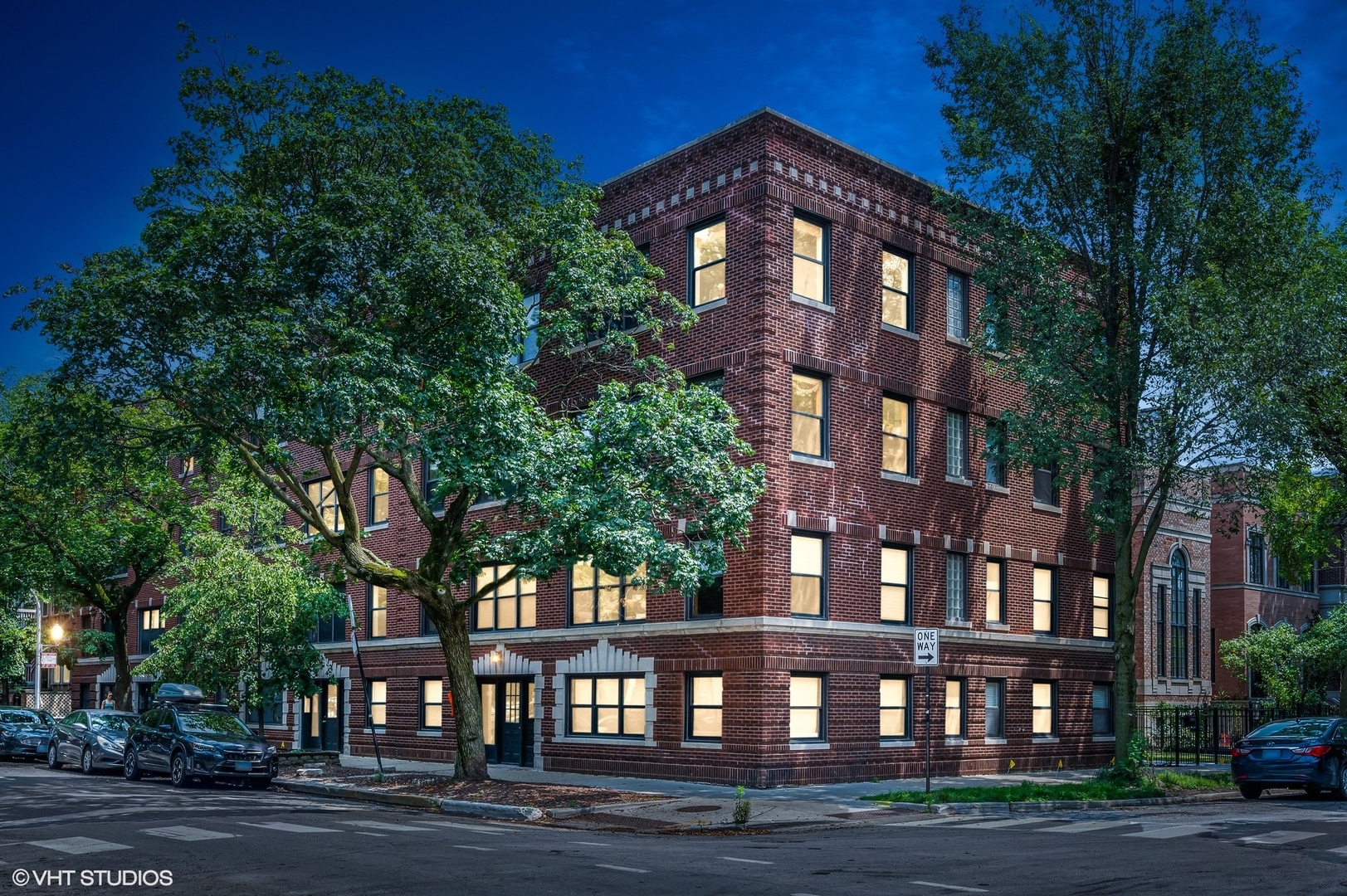 1253 W Roscoe Street Unit: 1