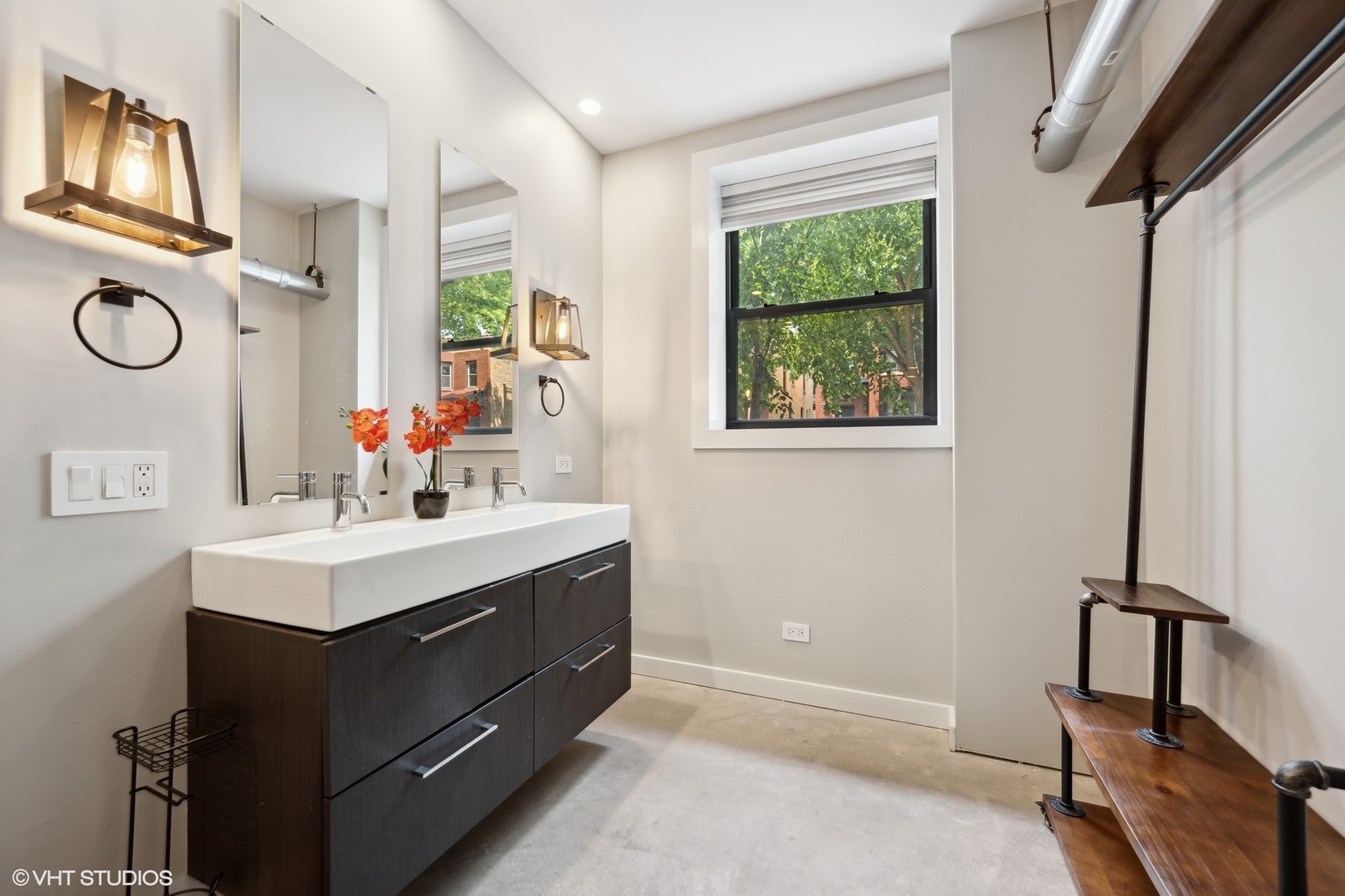 1253 W Roscoe Street Unit: 1
