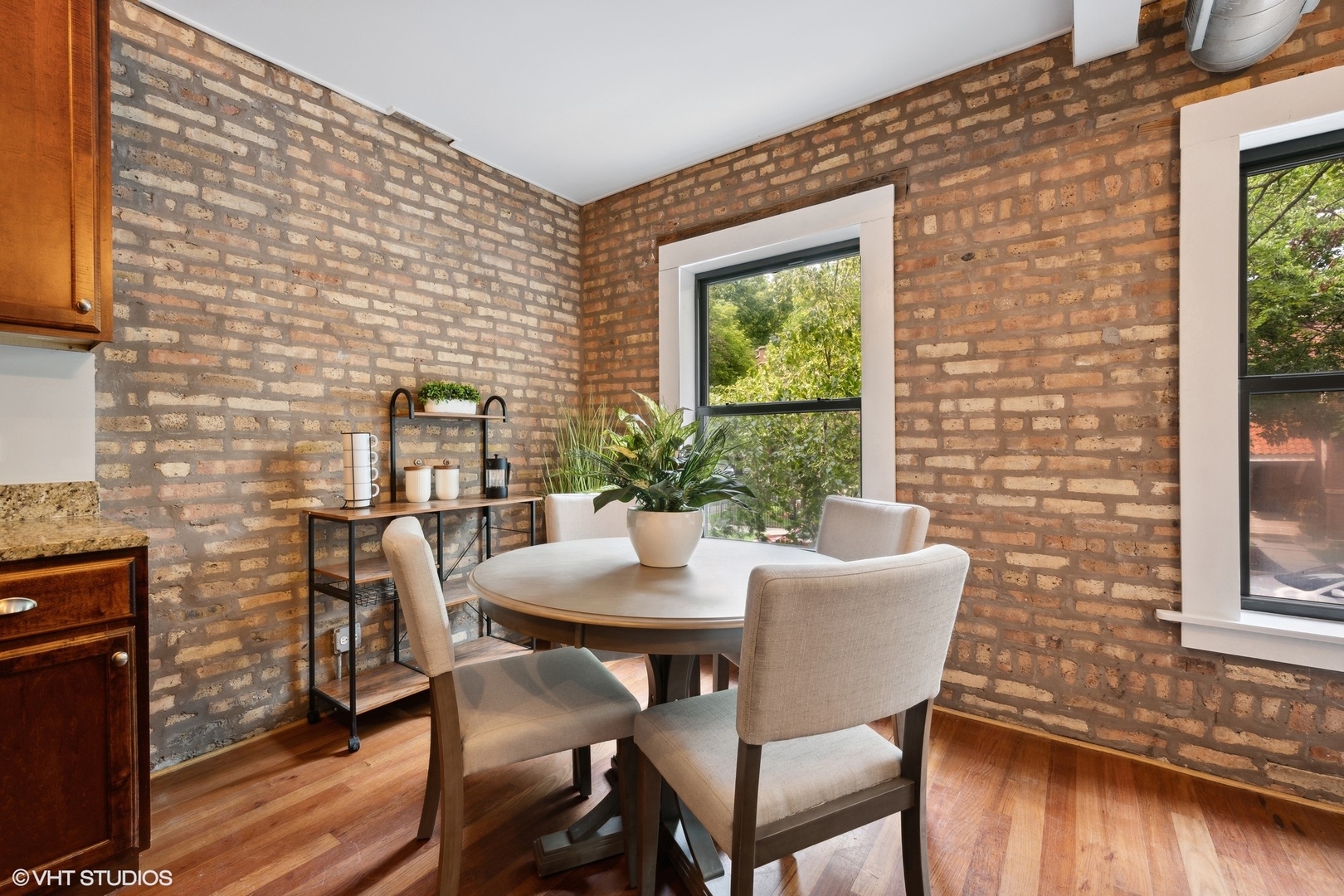 1253 W Roscoe Street Unit: 1