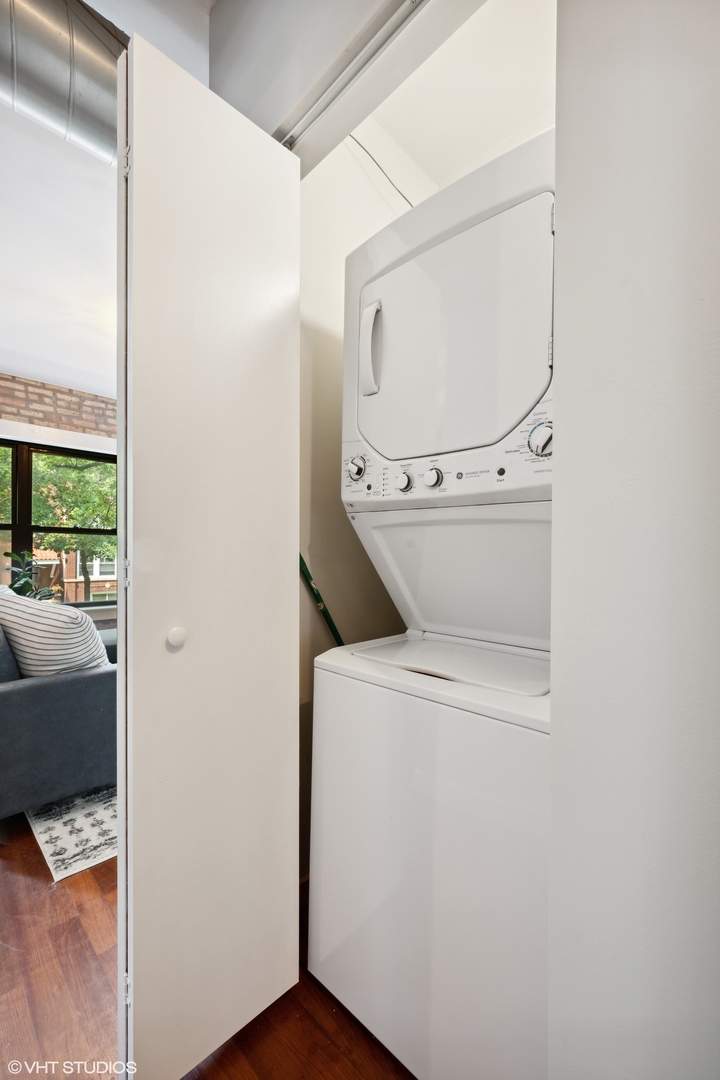 1253 W Roscoe Street Unit: 1