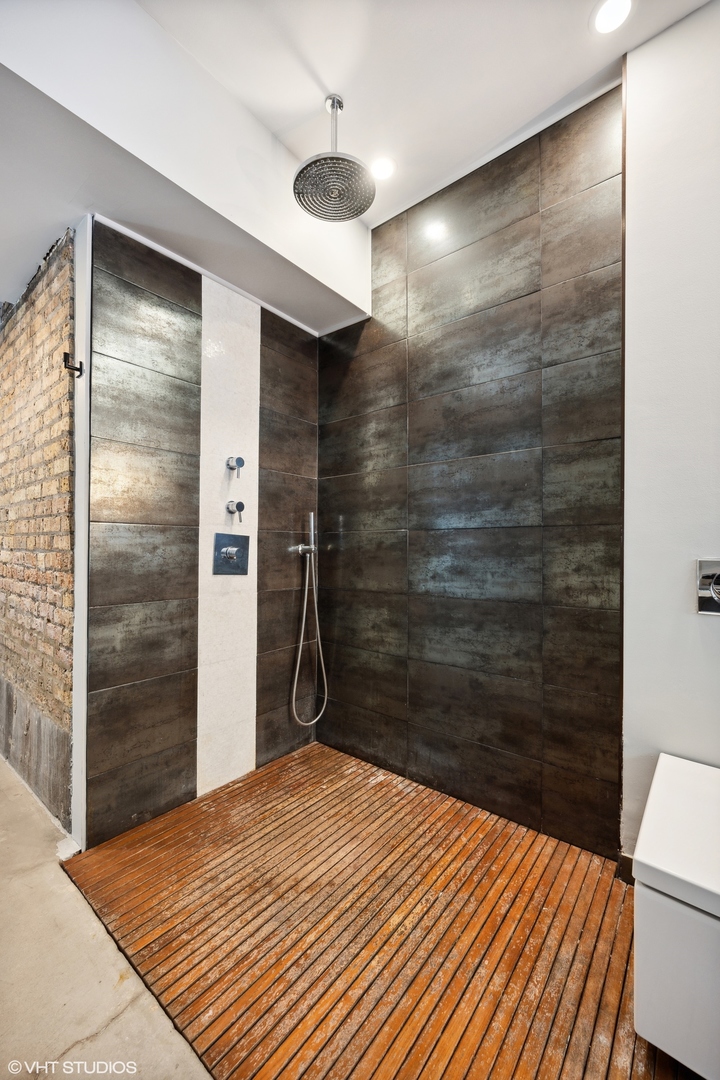 1253 W Roscoe Street Unit: 1