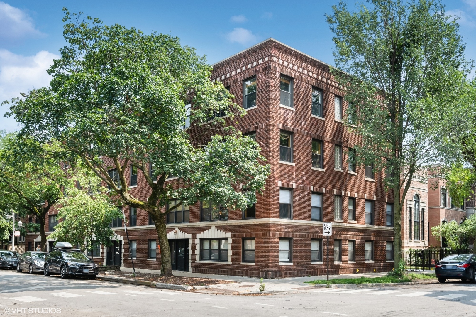 1253 W Roscoe Street Unit: 1