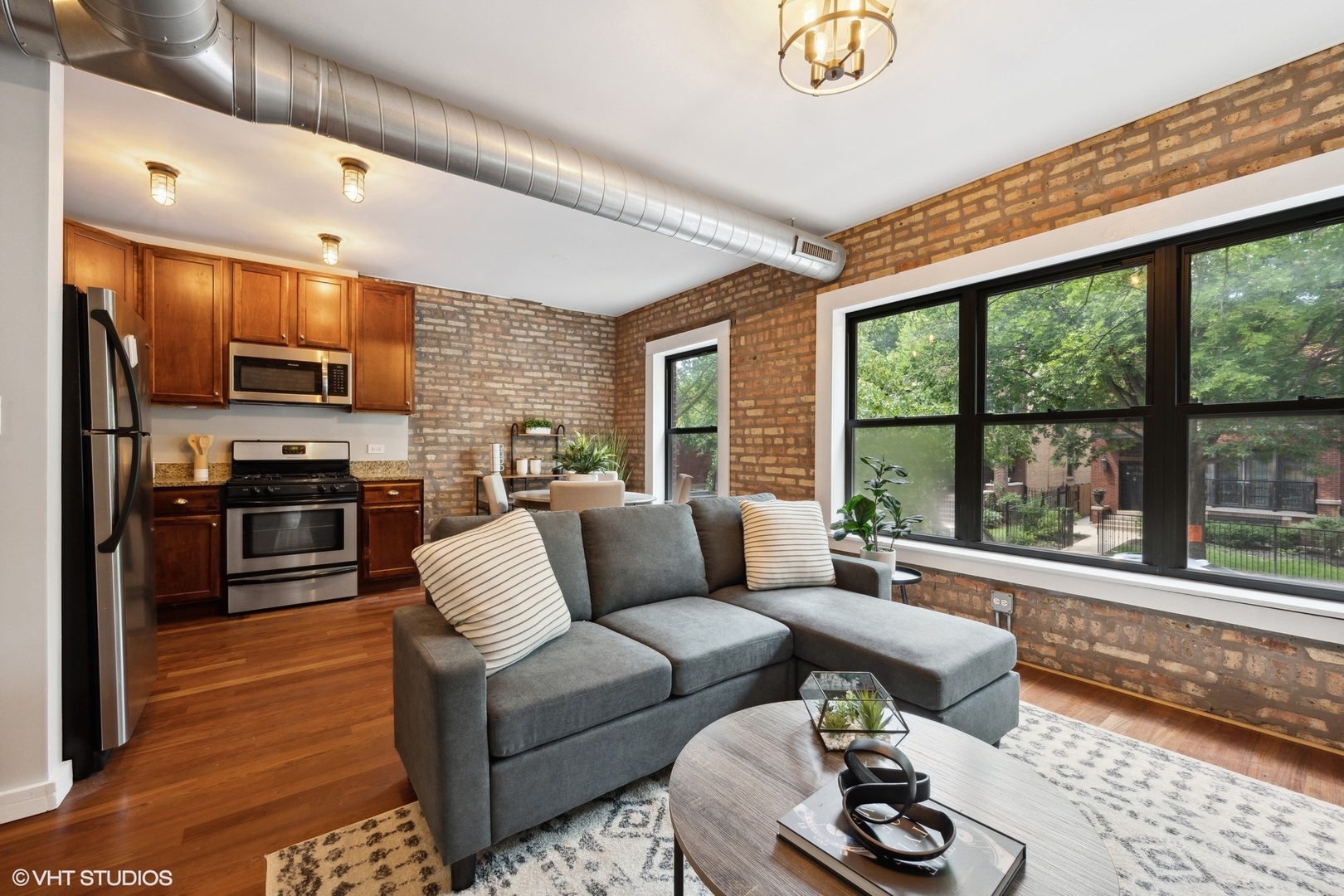 1253 W Roscoe Street Unit: 1