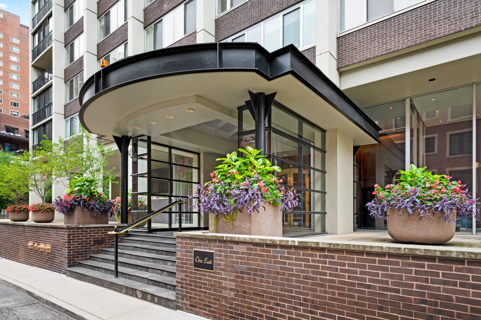 1 E Schiller Street Unit: 10D