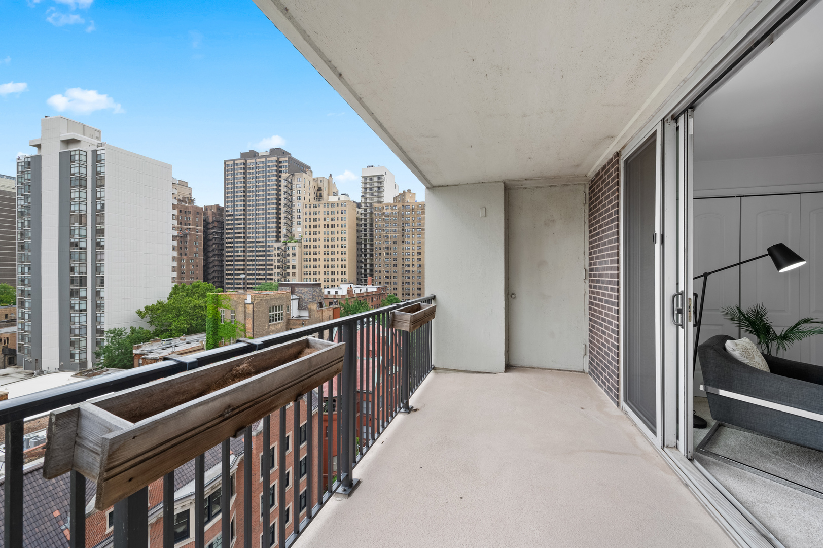 1 E Schiller Street Unit: 10D