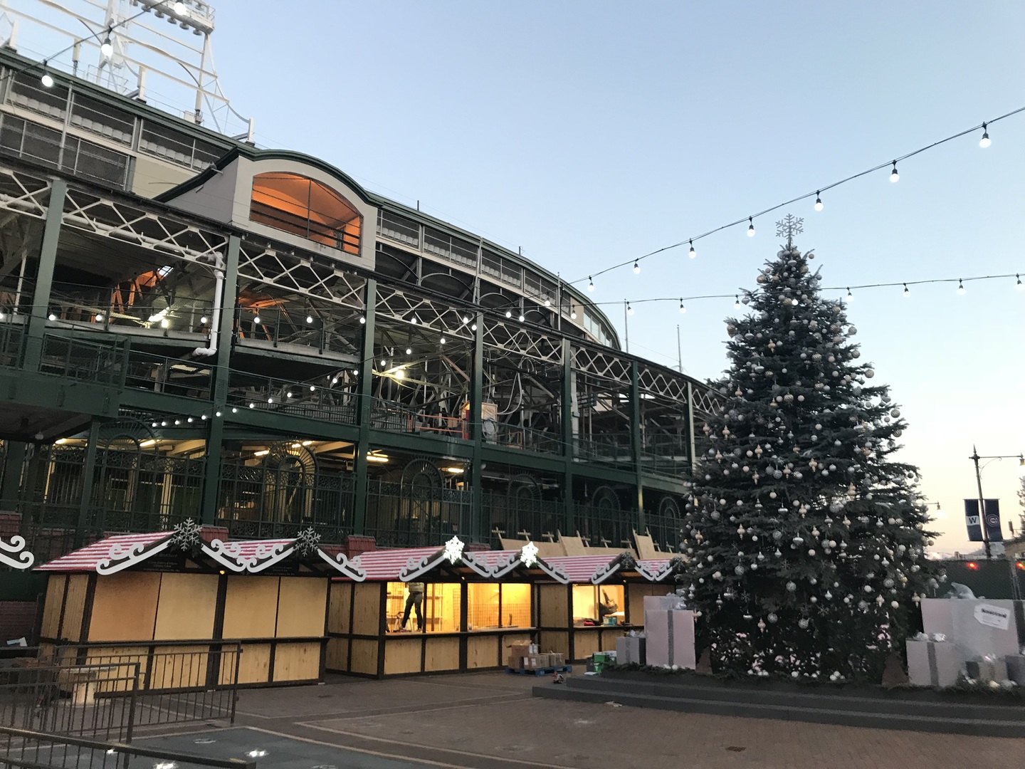 709 W Roscoe Street Unit: 1R