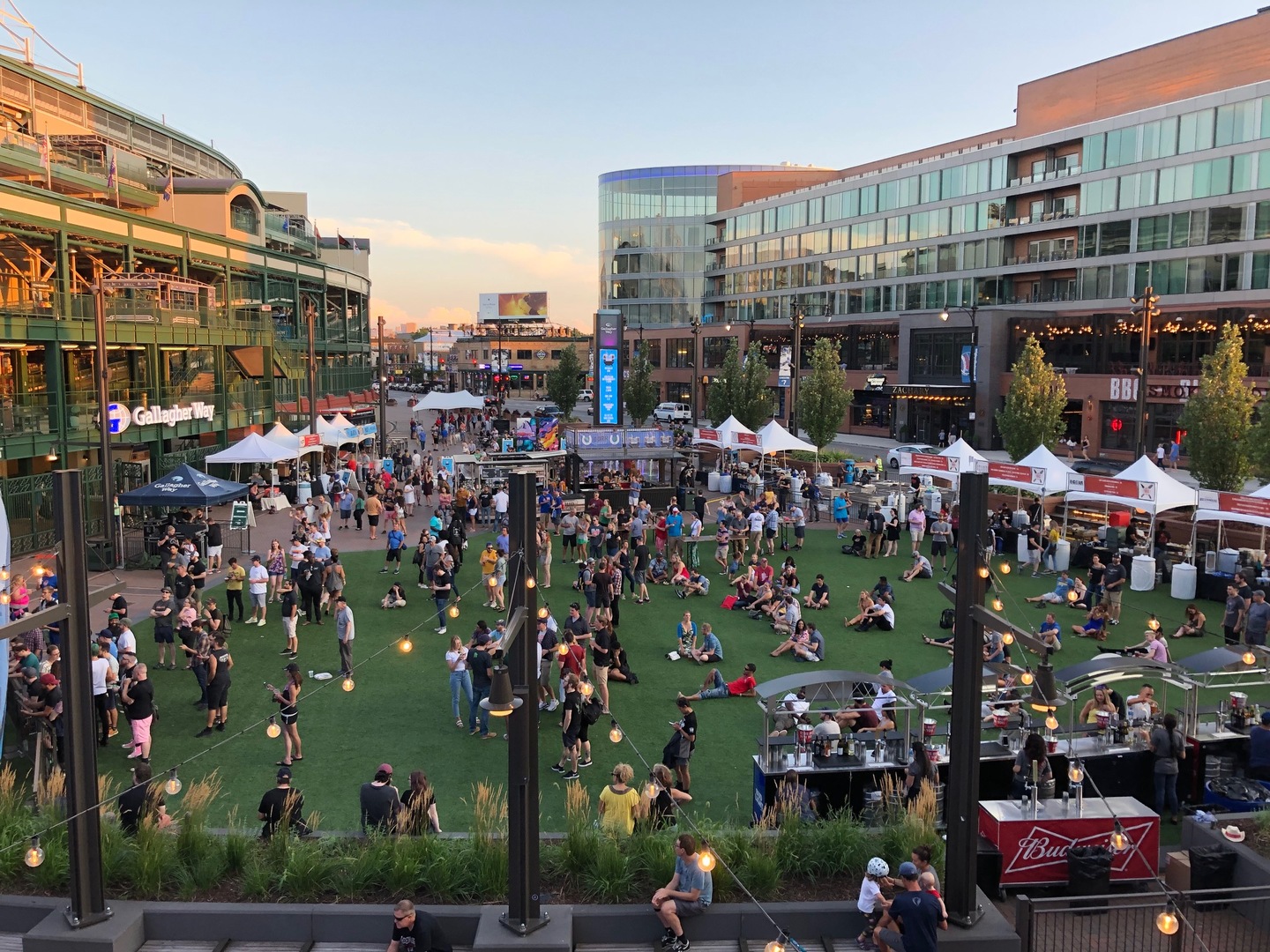 709 W Roscoe Street Unit: 1R