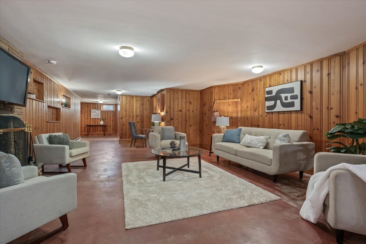 4541 Middaugh Avenue