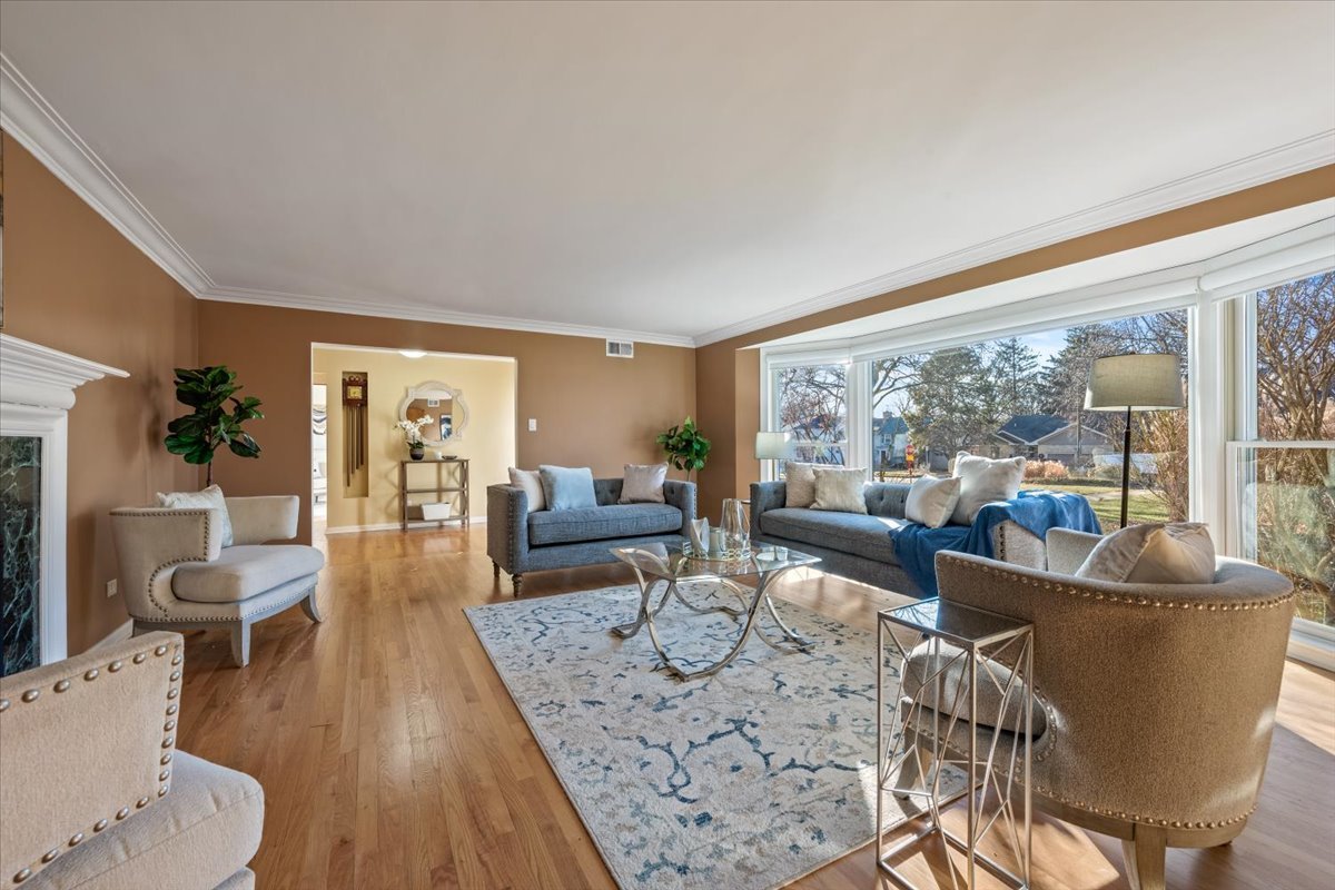 4541 Middaugh Avenue